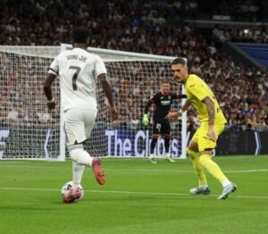 Vini entrando al area