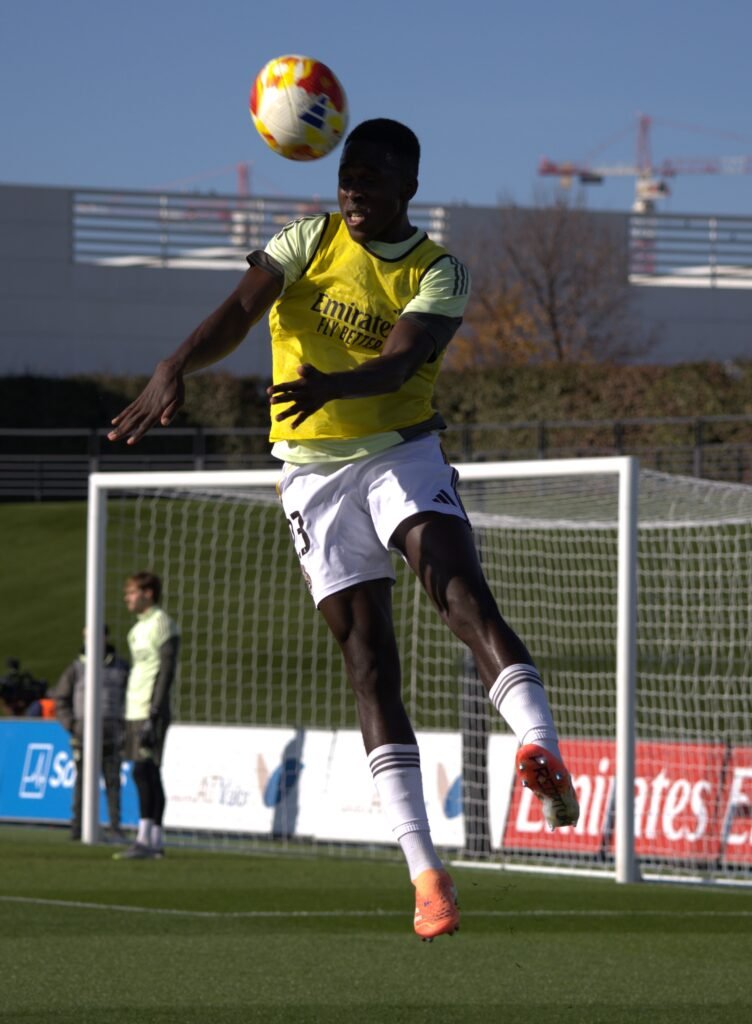 RM Castilla: Lamini rematando de cabeza