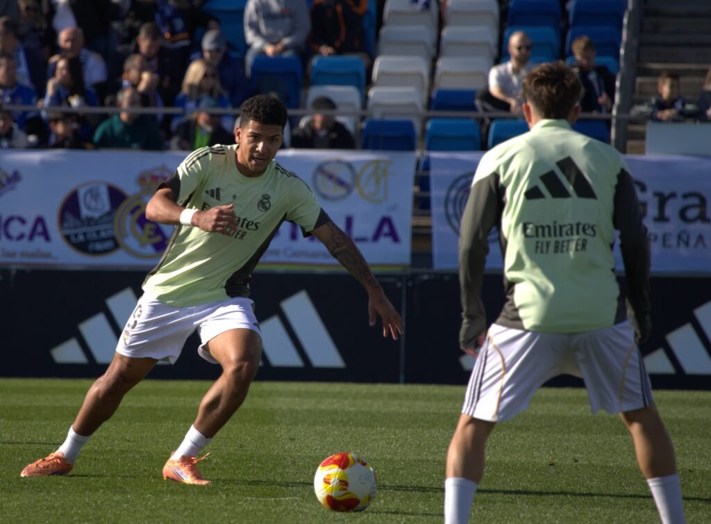 RM Castilla: Calentamiento de Lorenzo Zúñiga