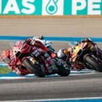 ¡ESCÁNDALO EN BURIRAM! ACOSTA GANA LA PRIMERA SPRINT DEL AÑO TRAS UNA SANCIÓN A MARC MÁRQUEZ