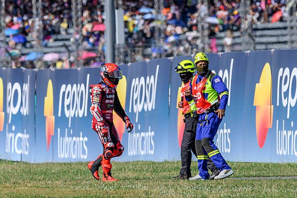 Marc Márquez abandonando el circuito