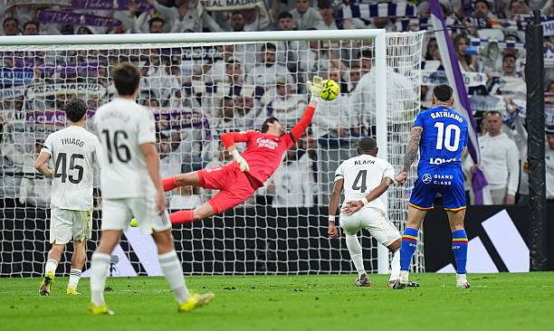 El golazo de Satriano a Courtois para marcar el único gol del partido (Foto de Angel Martinez/Getty Images)