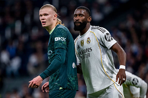 Rüdiger encima de Erling Haaland (Foto de Alberto Gardin/Eurasia Sport Images/Getty Images)