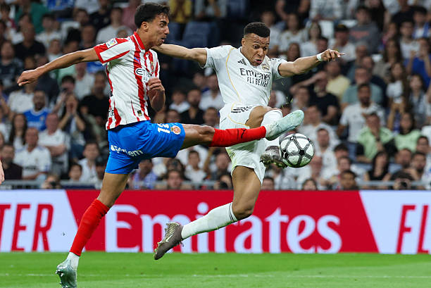 Ocasion de Mbappé de cara a portería (Foto de Thomas COEX / AFP via Getty Images)