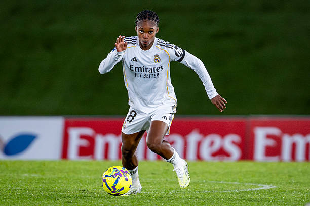 Linda Caicedo controlando el balón (Foto de Alberto Gardin/Eurasia Sport Images/Getty Images)