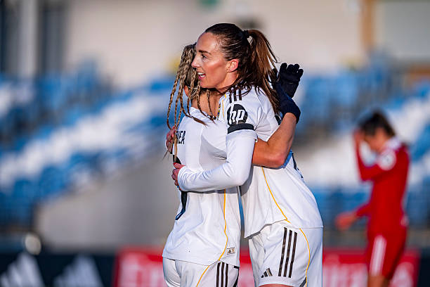 Athenea y Caroline celebrando el segundo gol del partido (Foto de Alberto Gardin/Eurasia Sport Images/Getty Images)