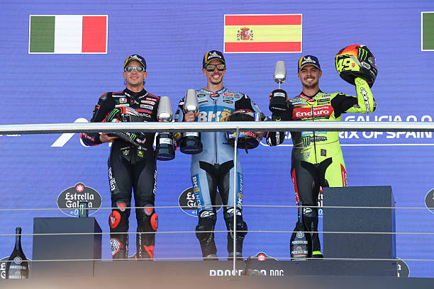 Podio del domingo en el Circuito de Jerez Angle Nieto 2º Marco Bezzecchi, 1º Álex Márquez y 3º Fabio Di Giannantonio (Foto de Gold & Goose Photography/Getty Images)